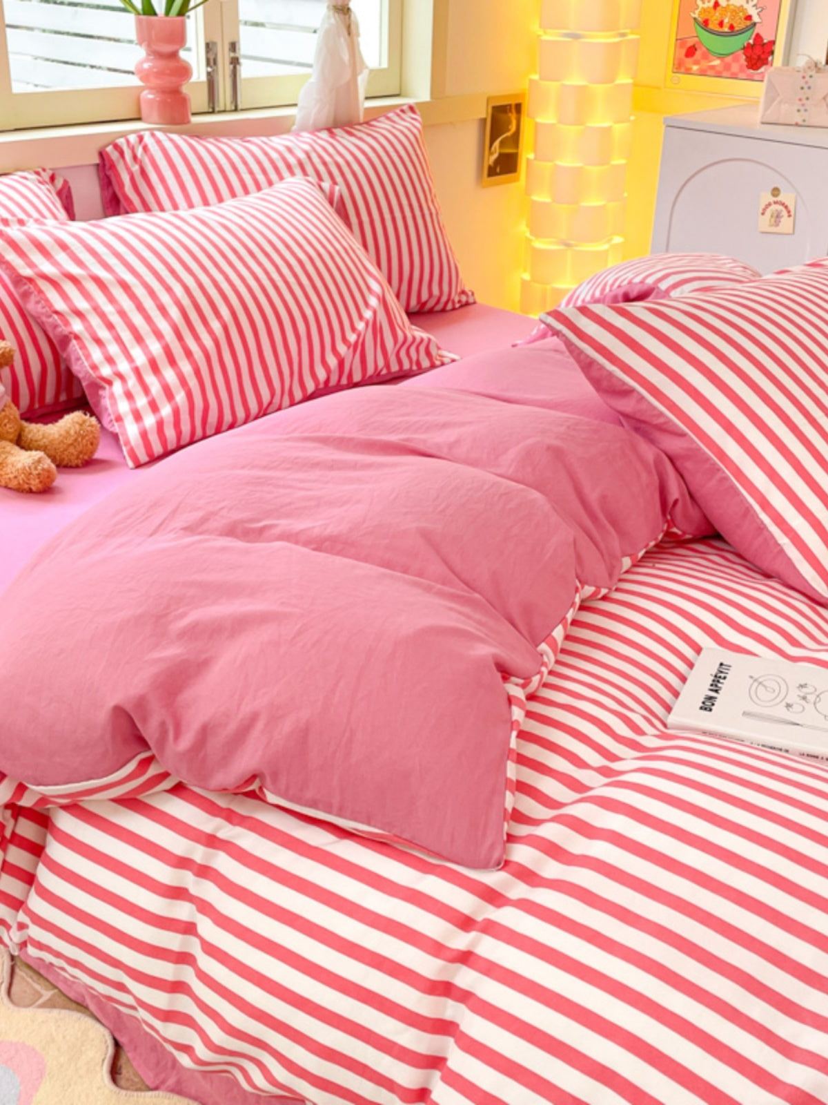 A super soft and simple vertical pink striped four-piece set for girls