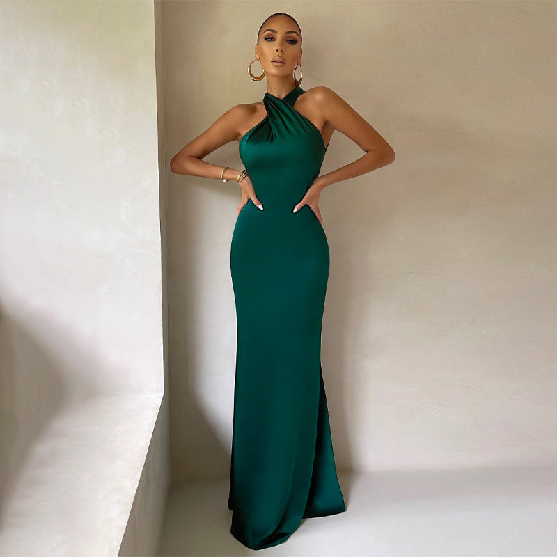 Solid-color sleeveless backless dress