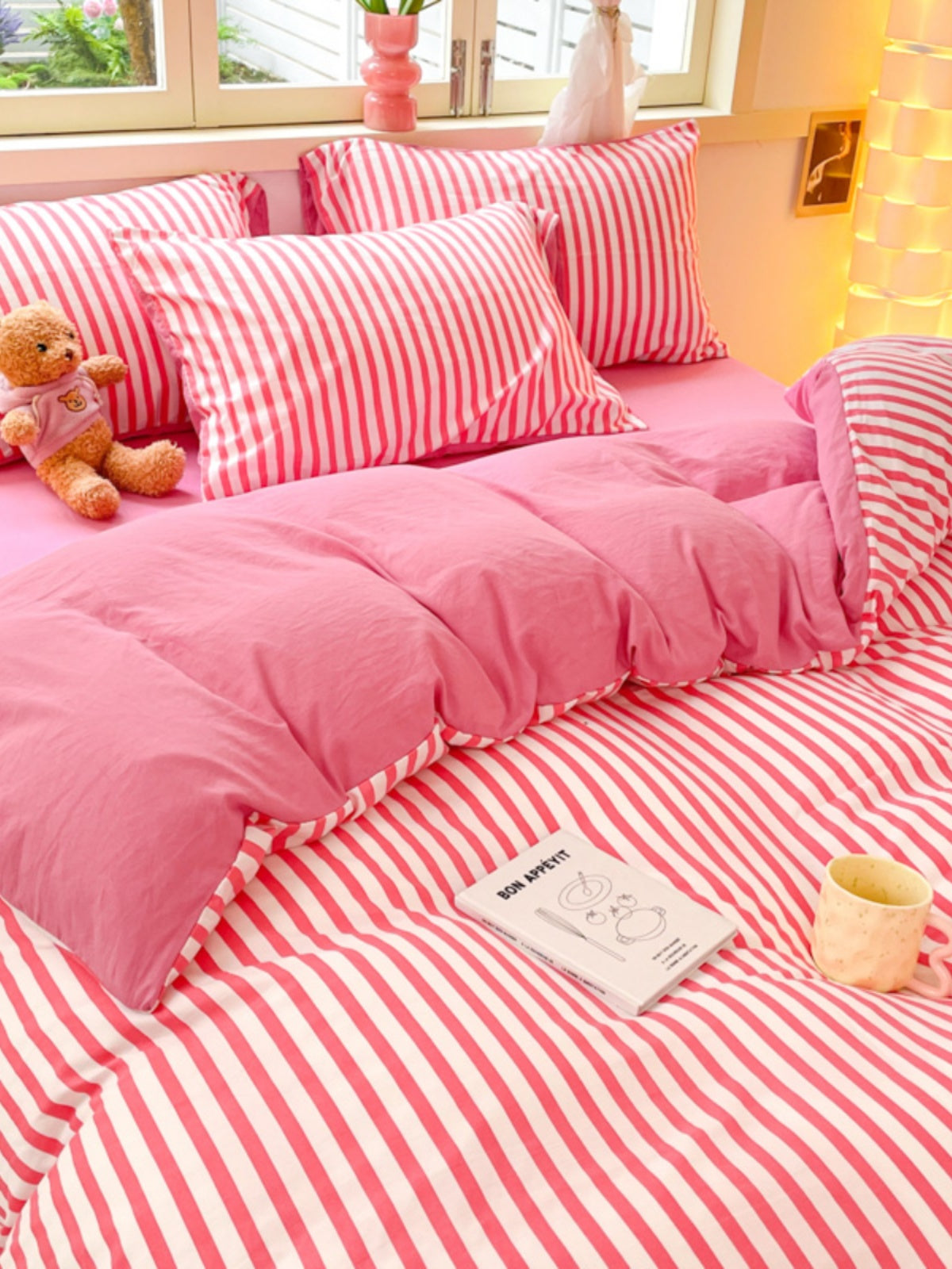 A super soft and simple vertical pink striped four-piece set for girls