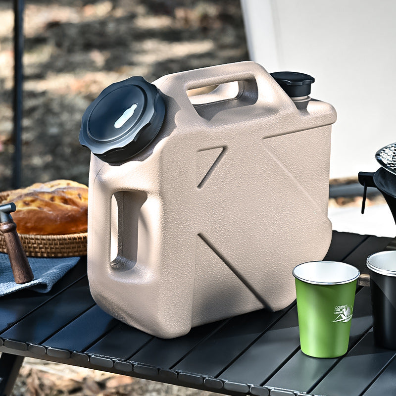 Portable hand-held water bucket