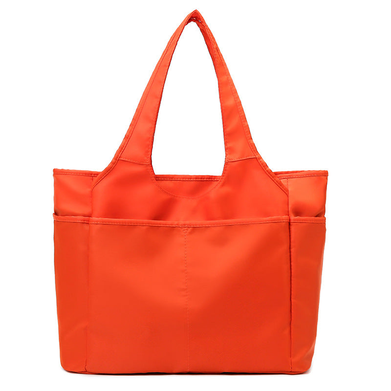 Carry an Oxford cloth travel bag