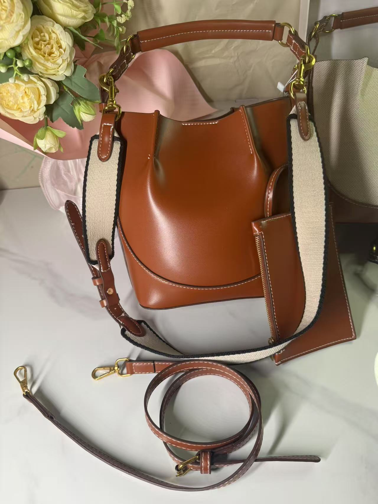 Large-capacity wide-shoulder strap handbag