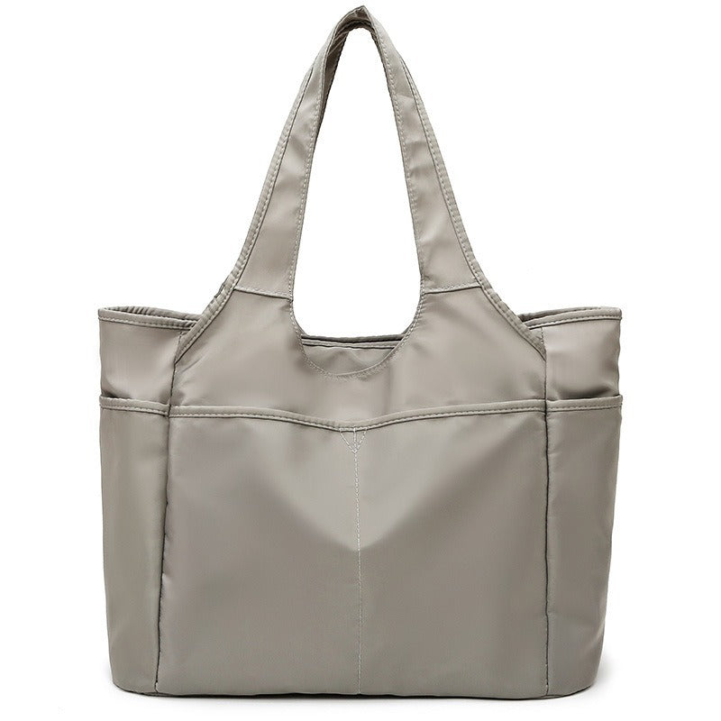 Carry an Oxford cloth travel bag