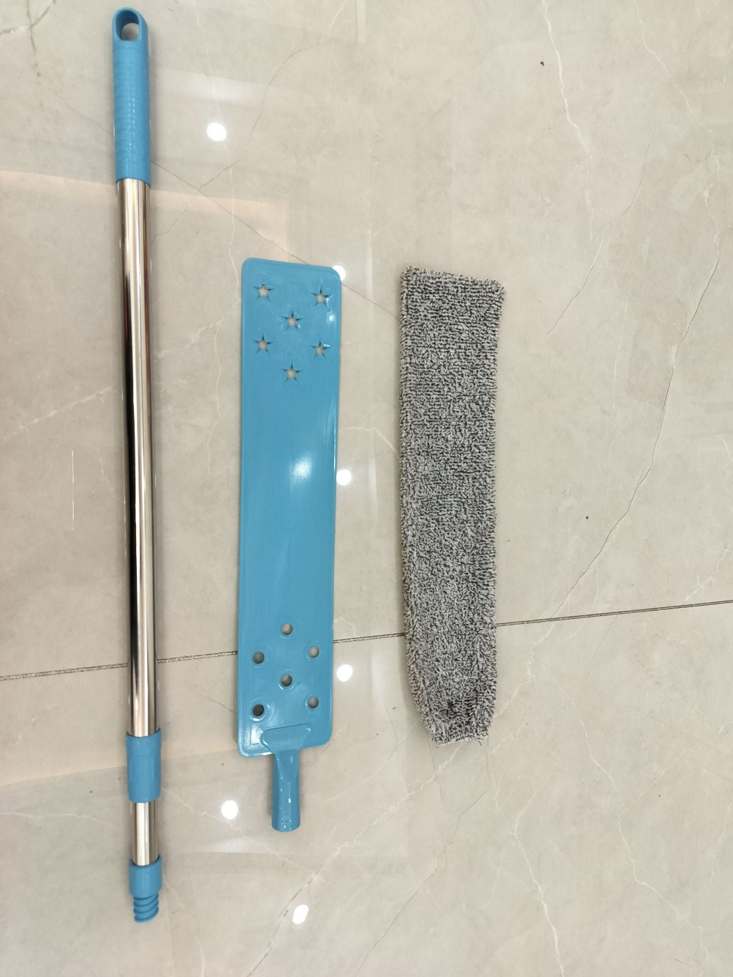 The flat gap dust duster is extendable