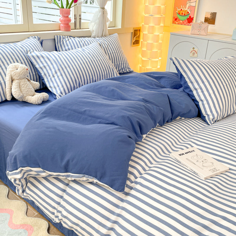 A super soft and simple vertical pink striped four-piece set for girls