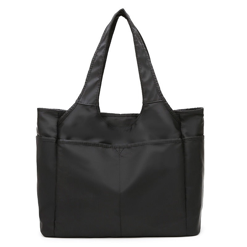 Carry an Oxford cloth travel bag