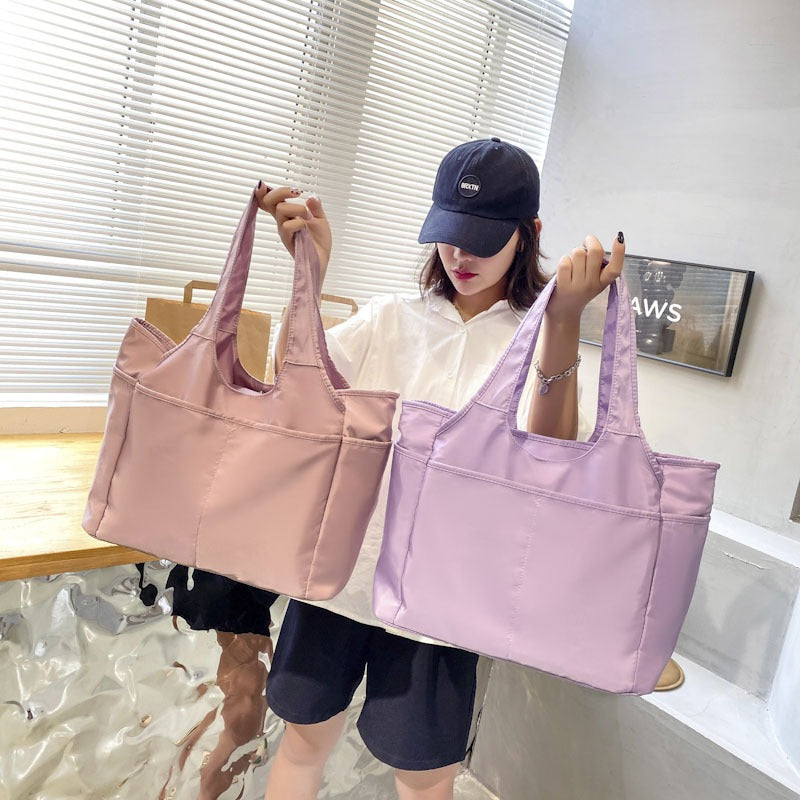 Carry an Oxford cloth travel bag