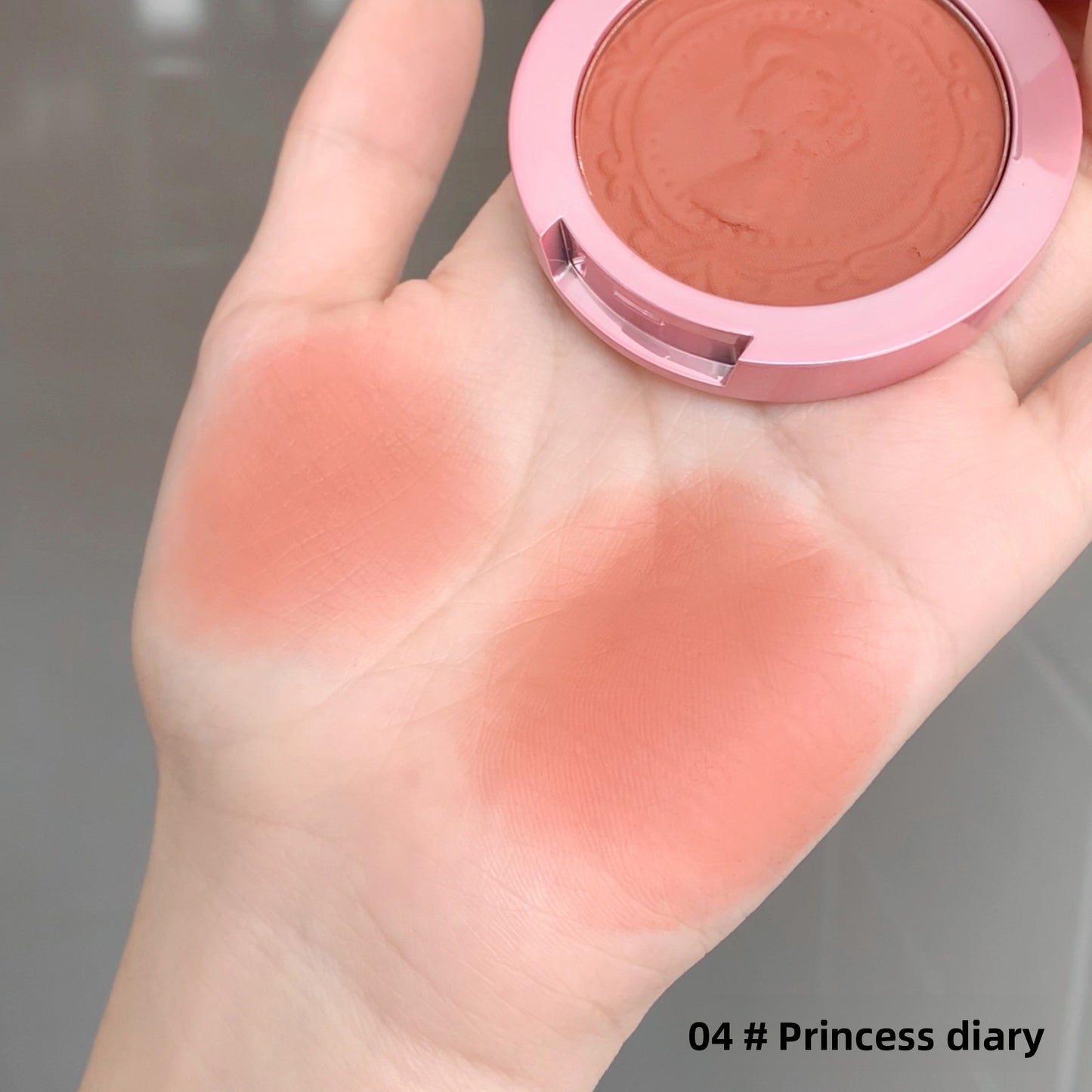 Three-dimensional relief fog color blush