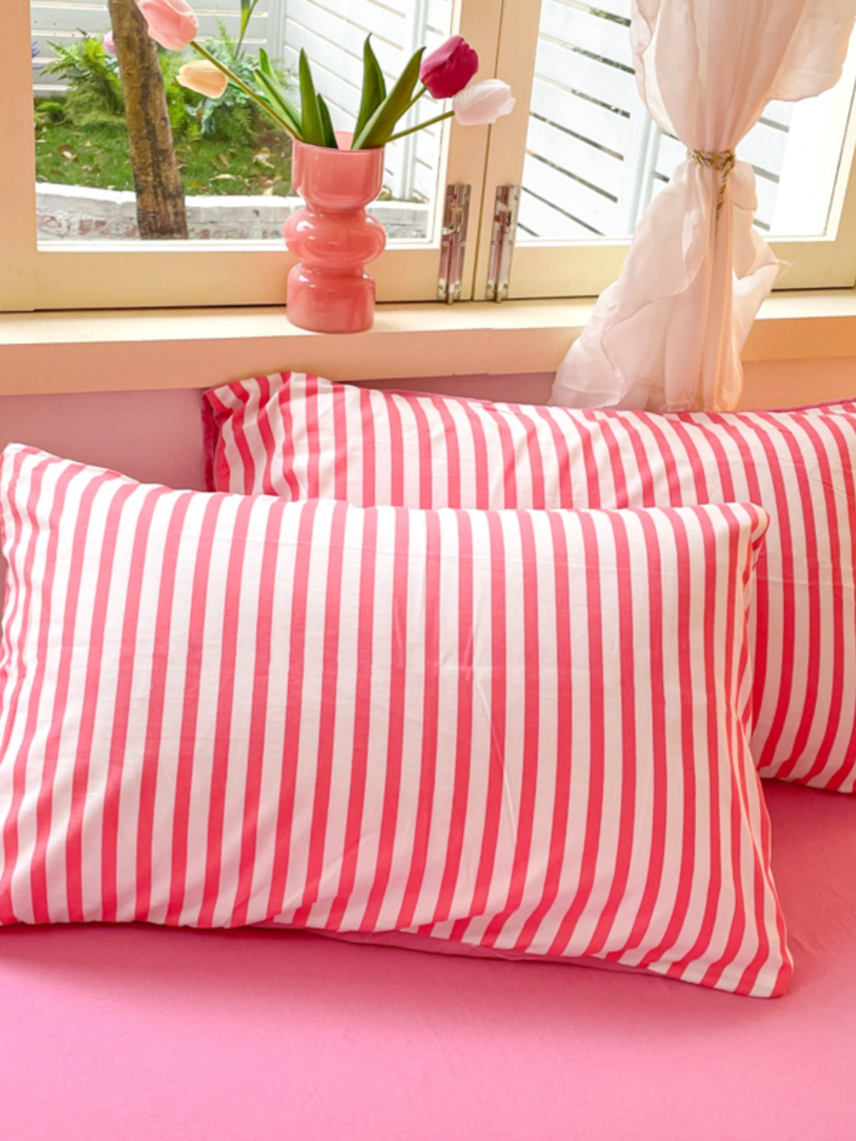 A super soft and simple vertical pink striped four-piece set for girls
