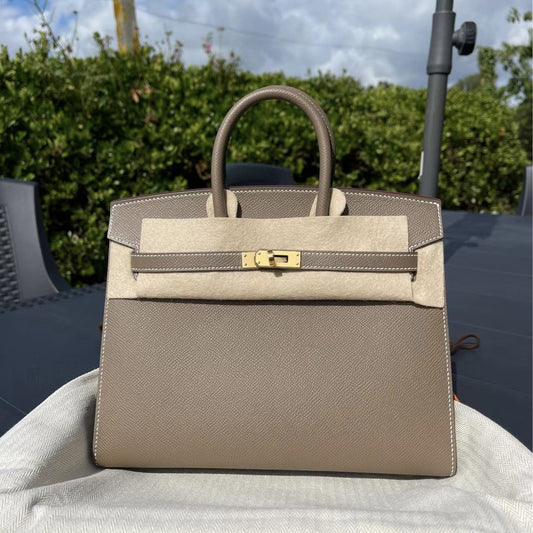 Outer sewn commuter single-shoulder handbag