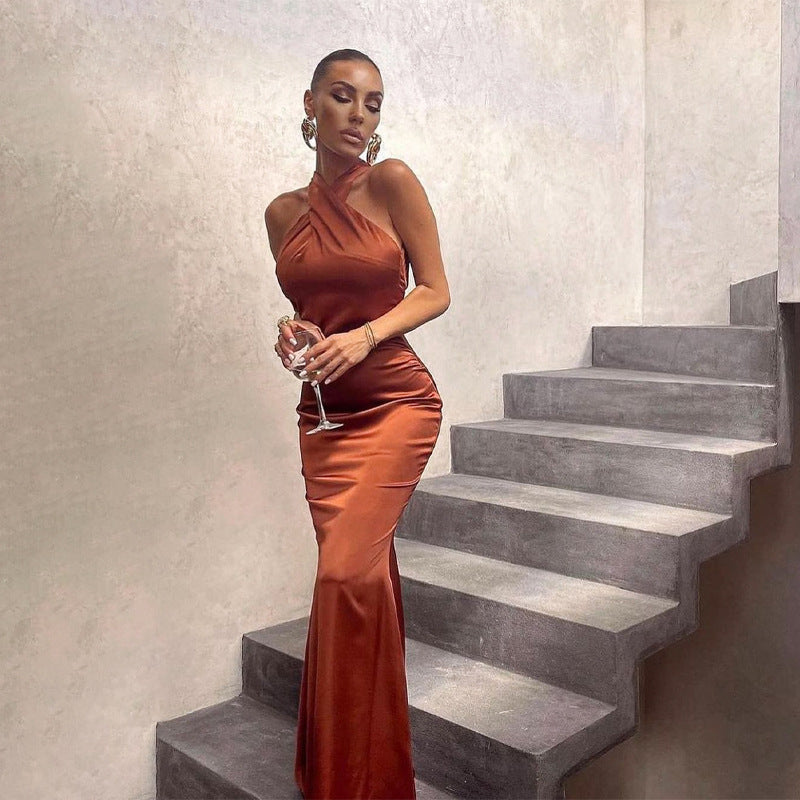 Solid-color sleeveless backless dress