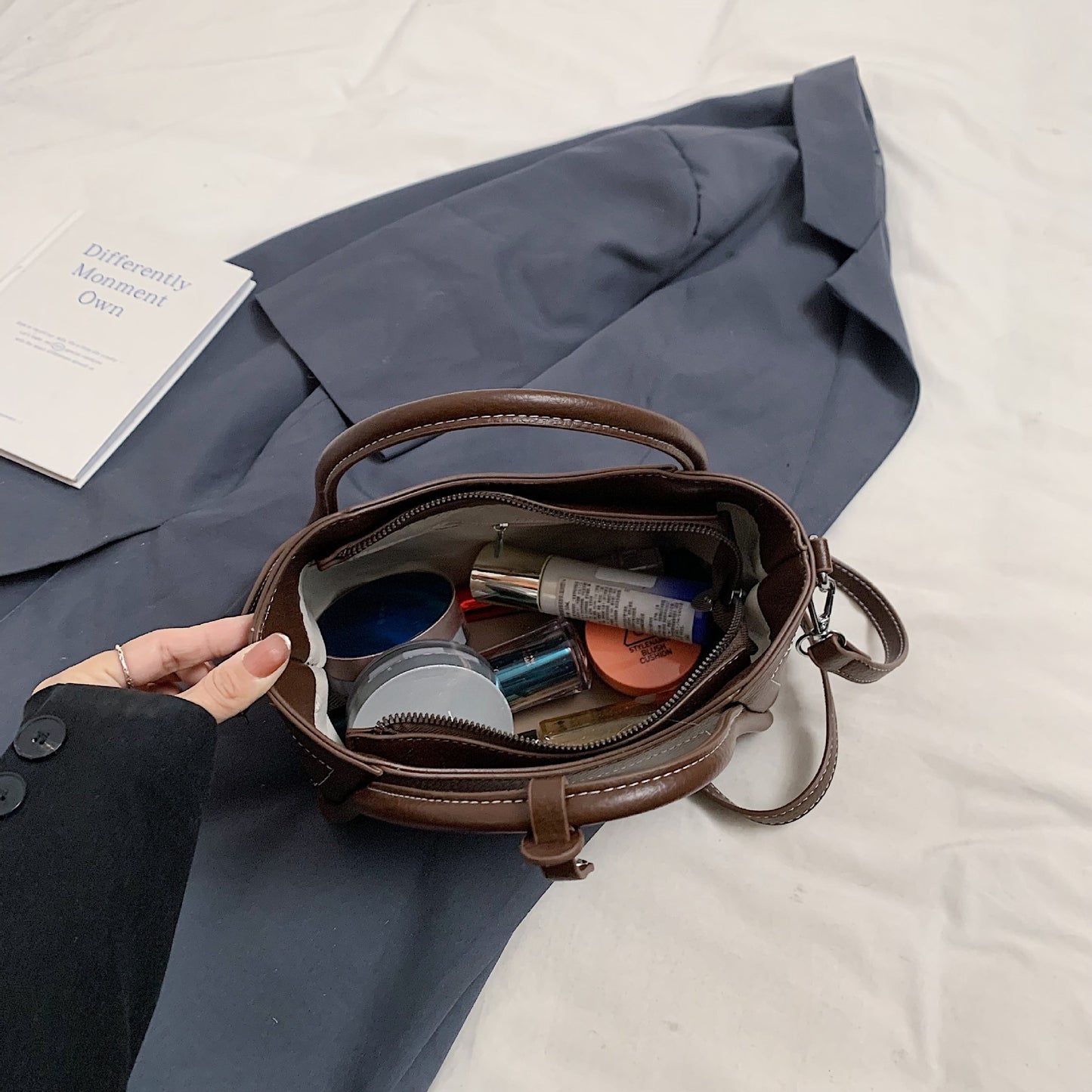 Large Capacity Superior Commuting PU Single Shoulder Handbag for Niche Daily Commuter Soft Leather Wings Bag for Women