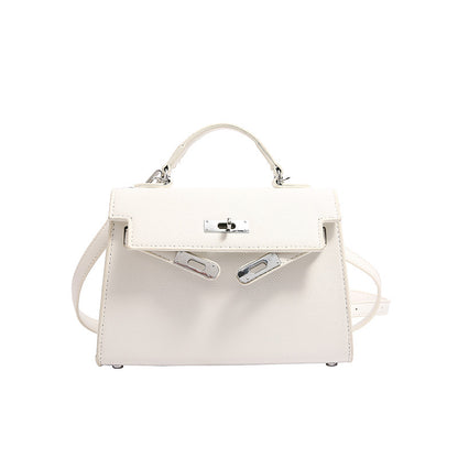 A versatile and classic single-shoulder crossbody bag
