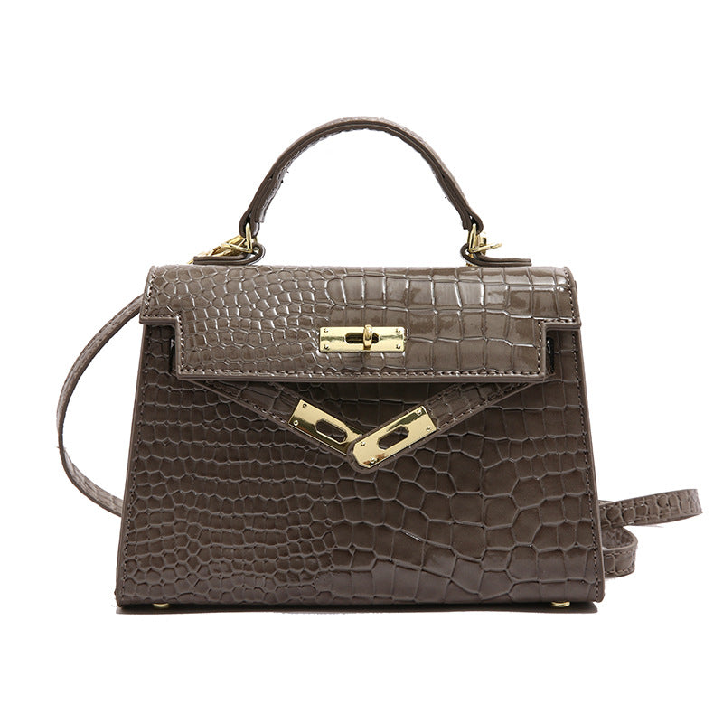 A versatile and classic single-shoulder crossbody bag