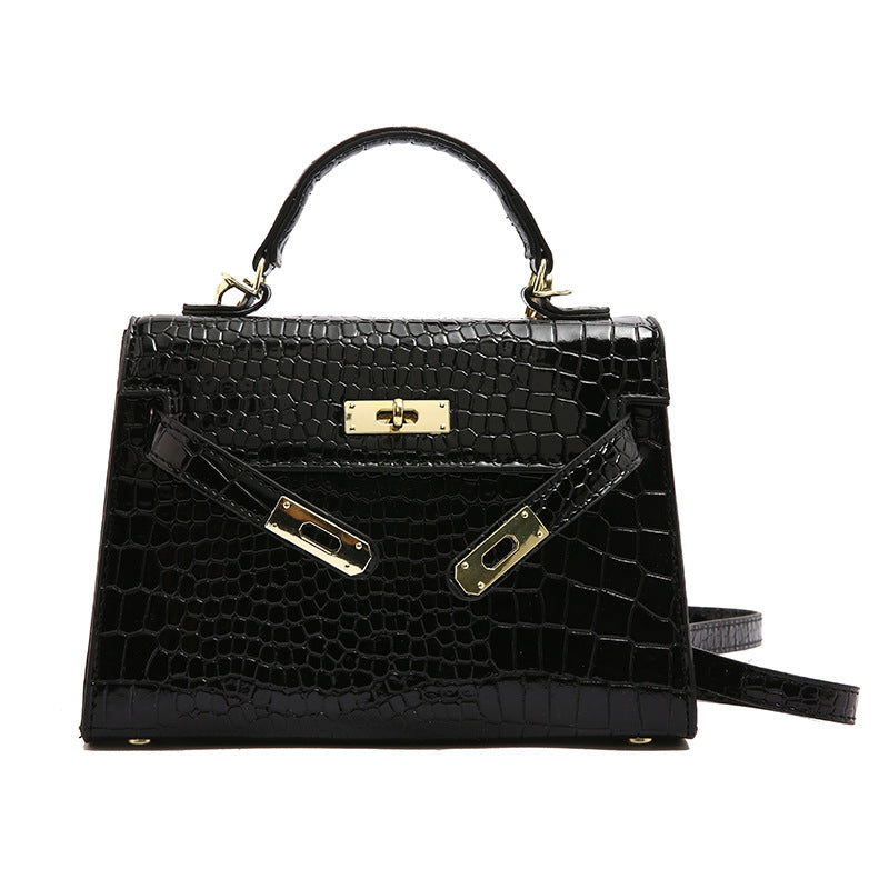 A versatile and classic single-shoulder crossbody bag