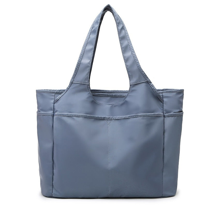 Carry an Oxford cloth travel bag
