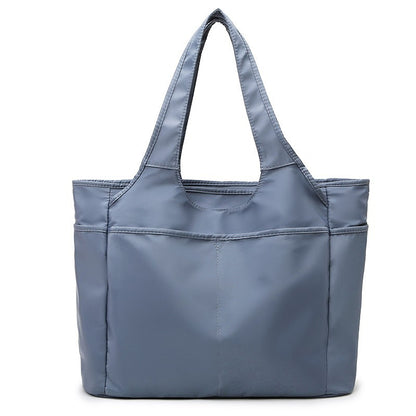 Carry an Oxford cloth travel bag