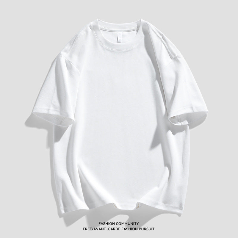 A versatile men's round-neck half-sleeved top