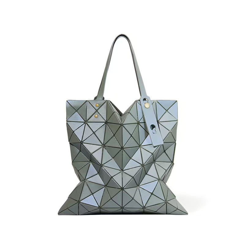 Diamond-shaped checkered single-shoulder tote bag
