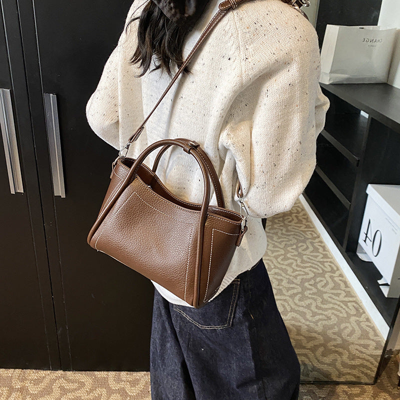 Large Capacity Superior Commuting PU Single Shoulder Handbag for Niche Daily Commuter Soft Leather Wings Bag for Women