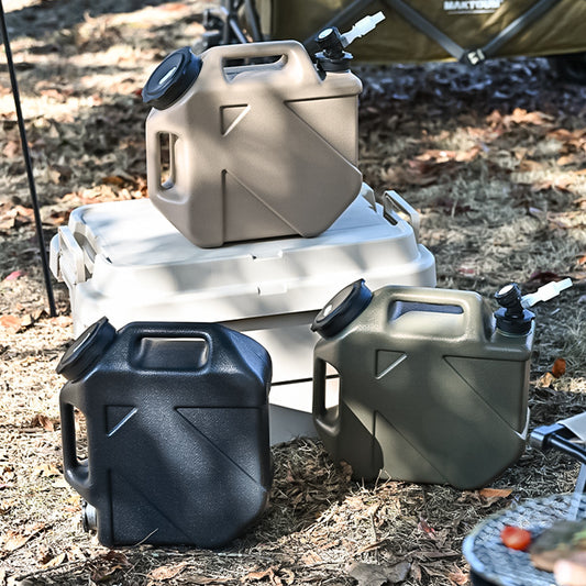 Portable hand-held water bucket