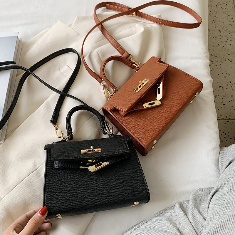 Carry a Kelly bag diagonally over one shoulder