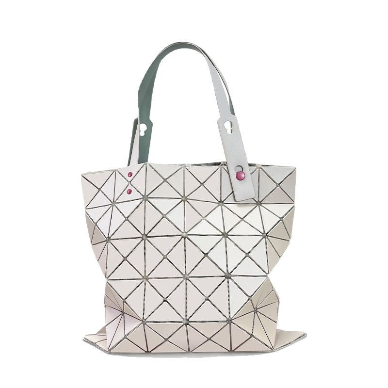 Diamond-shaped checkered single-shoulder tote bag