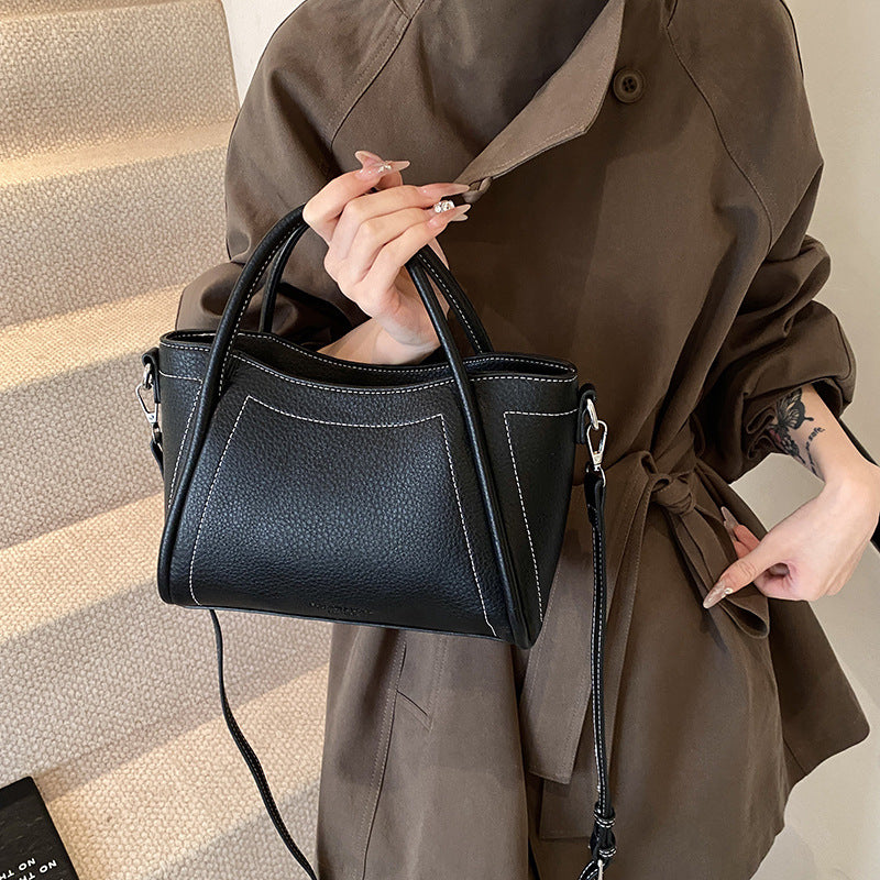 Large Capacity Superior Commuting PU Single Shoulder Handbag for Niche Daily Commuter Soft Leather Wings Bag for Women