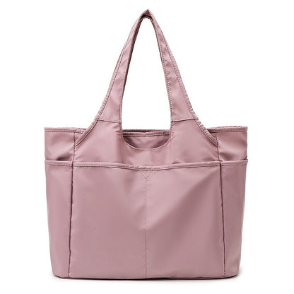 Carry an Oxford cloth travel bag