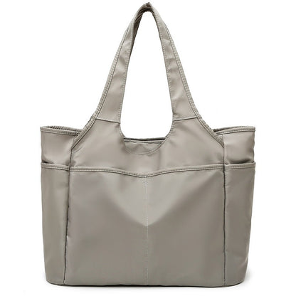Carry an Oxford cloth travel bag