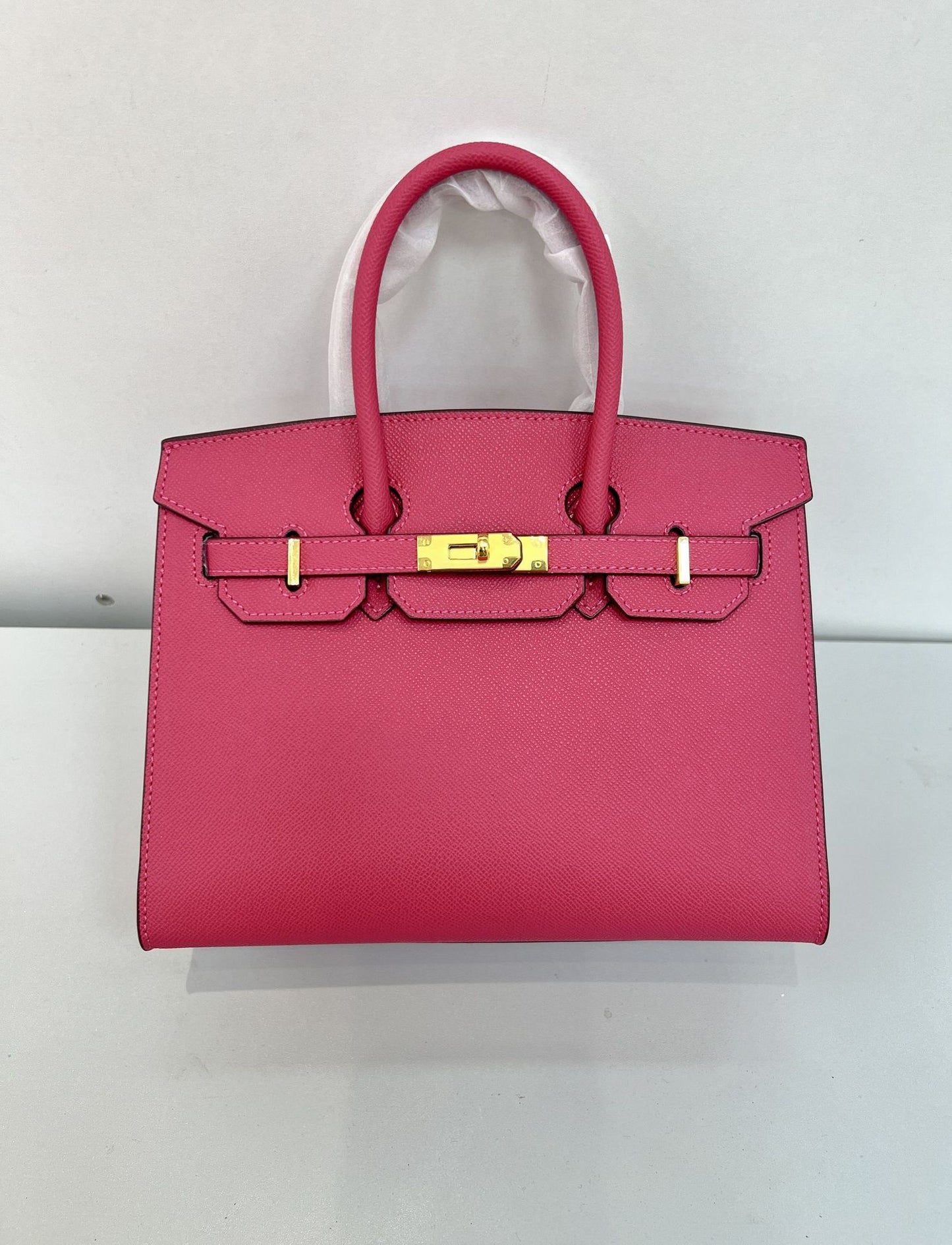 Outer sewn commuter single-shoulder handbag