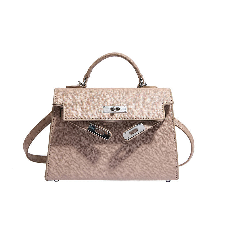 A versatile and classic single-shoulder crossbody bag