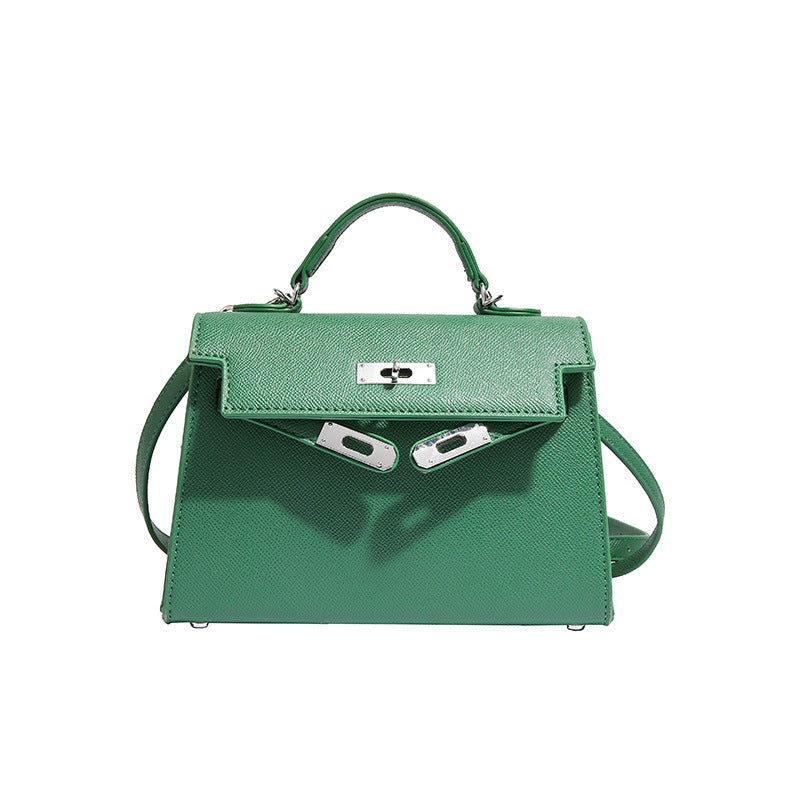 A versatile and classic single-shoulder crossbody bag