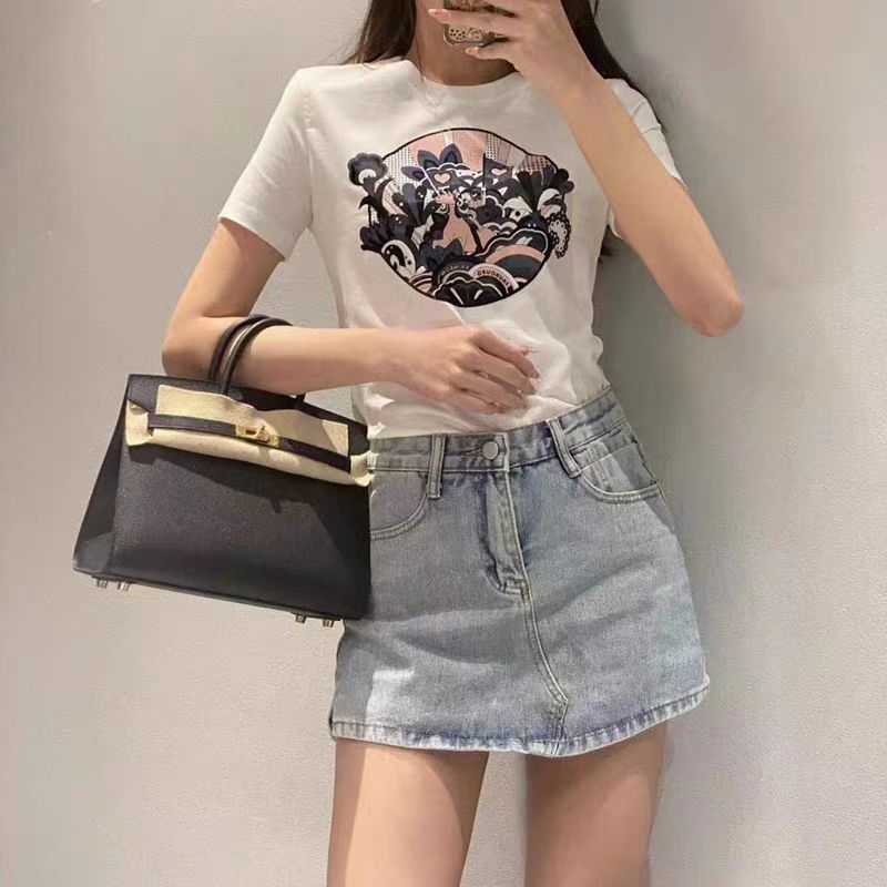 Outer sewn commuter single-shoulder handbag