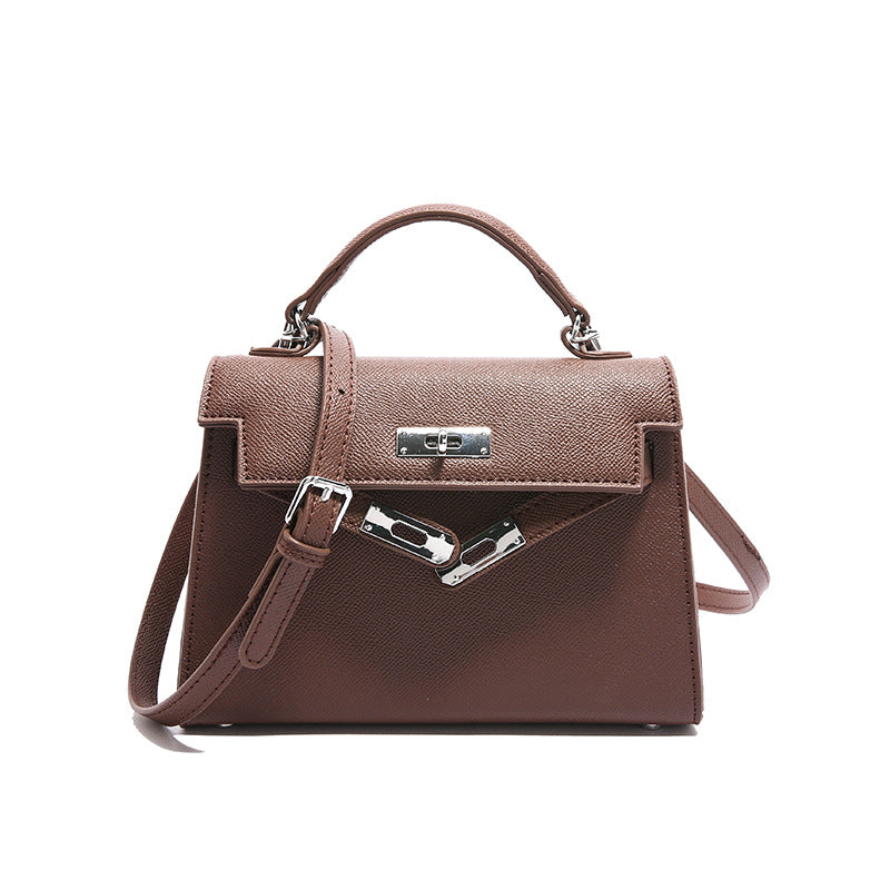 A versatile and classic single-shoulder crossbody bag