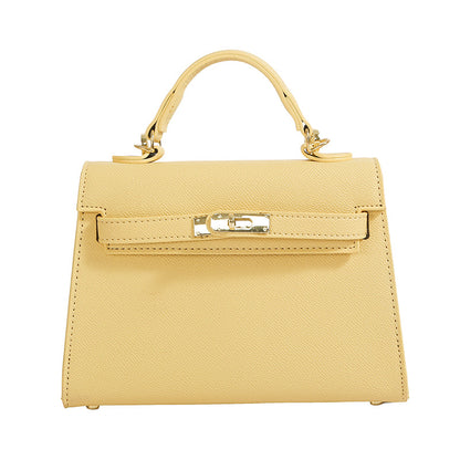 A versatile and classic single-shoulder crossbody bag