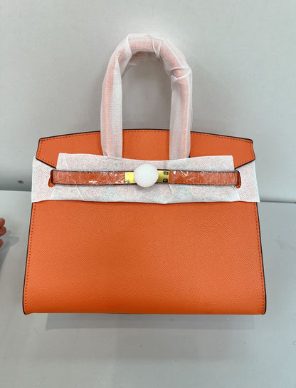 Outer sewn commuter single-shoulder handbag