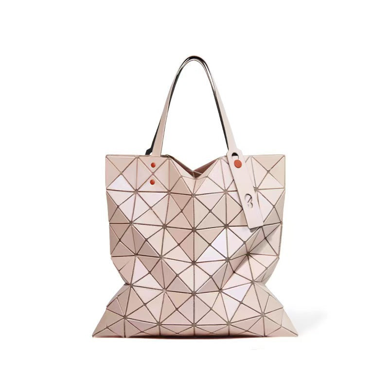 Diamond-shaped checkered single-shoulder tote bag
