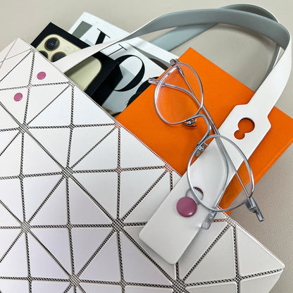 Diamond-shaped checkered single-shoulder tote bag