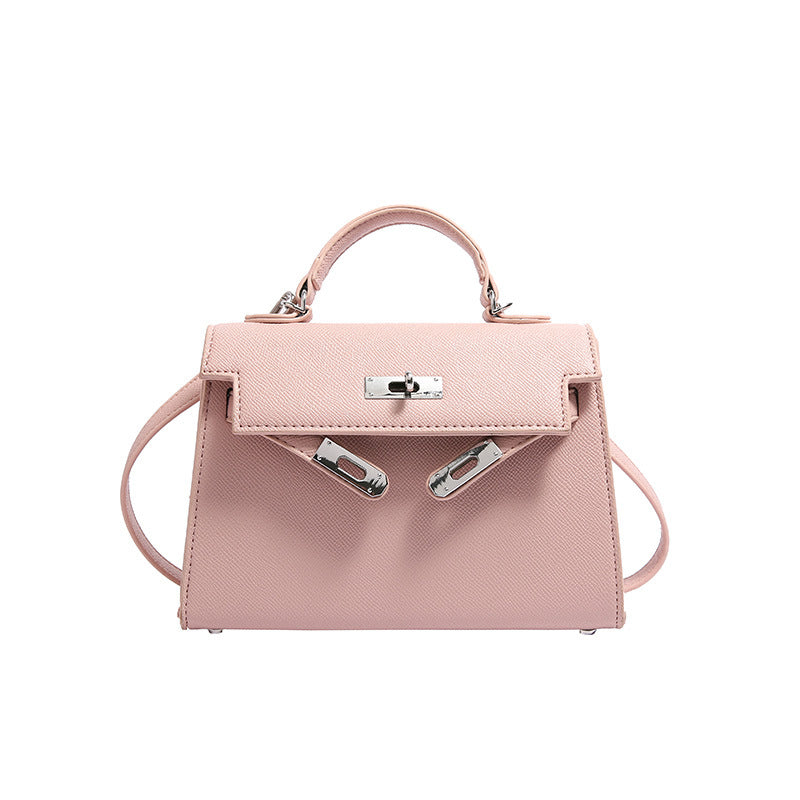 A versatile and classic single-shoulder crossbody bag