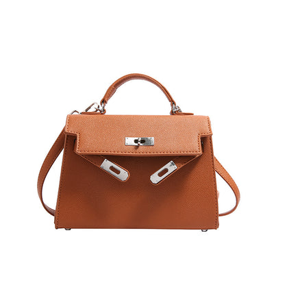 A versatile and classic single-shoulder crossbody bag
