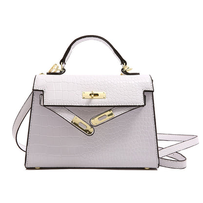 A versatile and classic single-shoulder crossbody bag