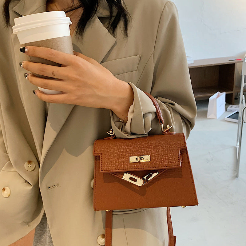 Carry a Kelly bag diagonally over one shoulder